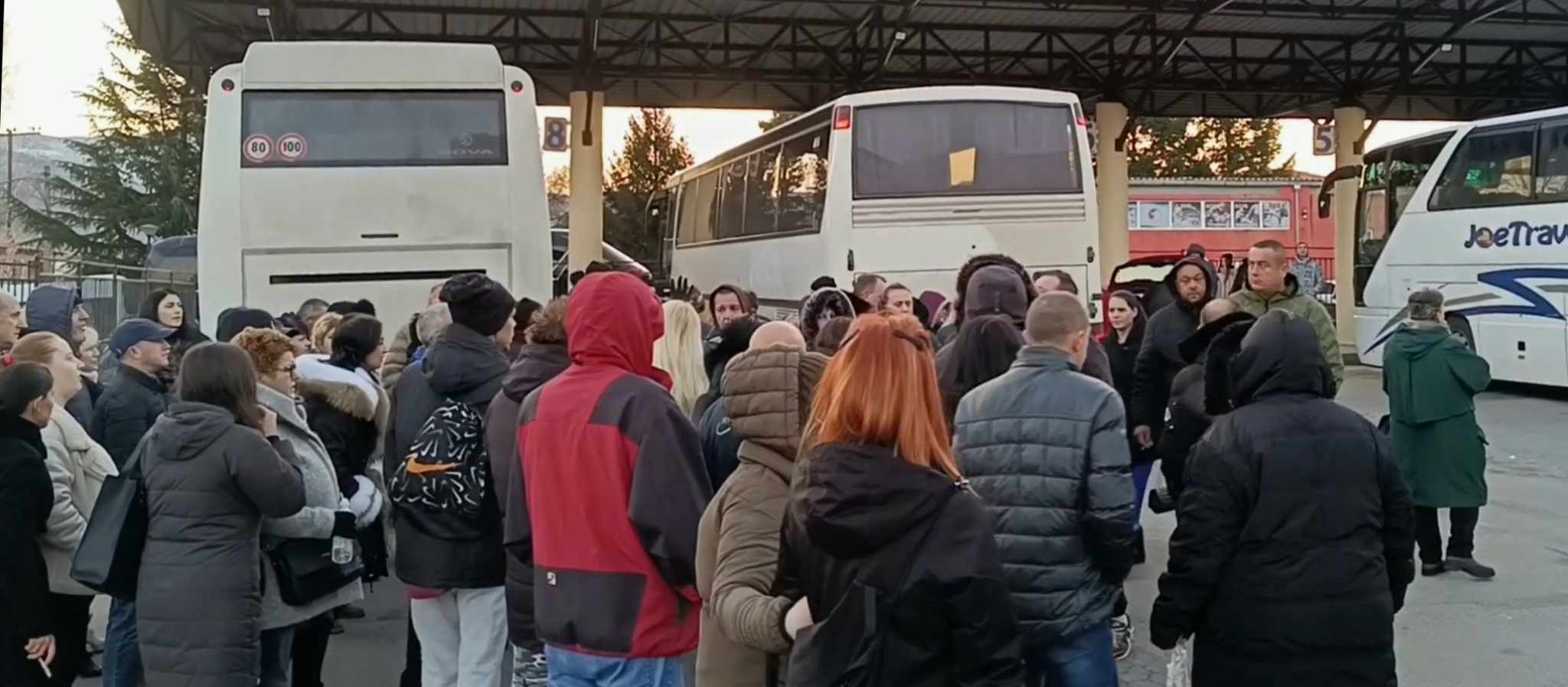 Velike gužve na administrativnim prelazima Jarinju i Merdaru