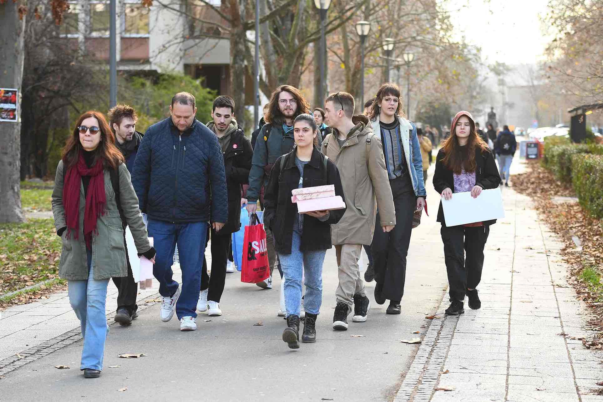 GRUPA NOVOSADSKIH STUDENATA KRENULA U BEOGRAD