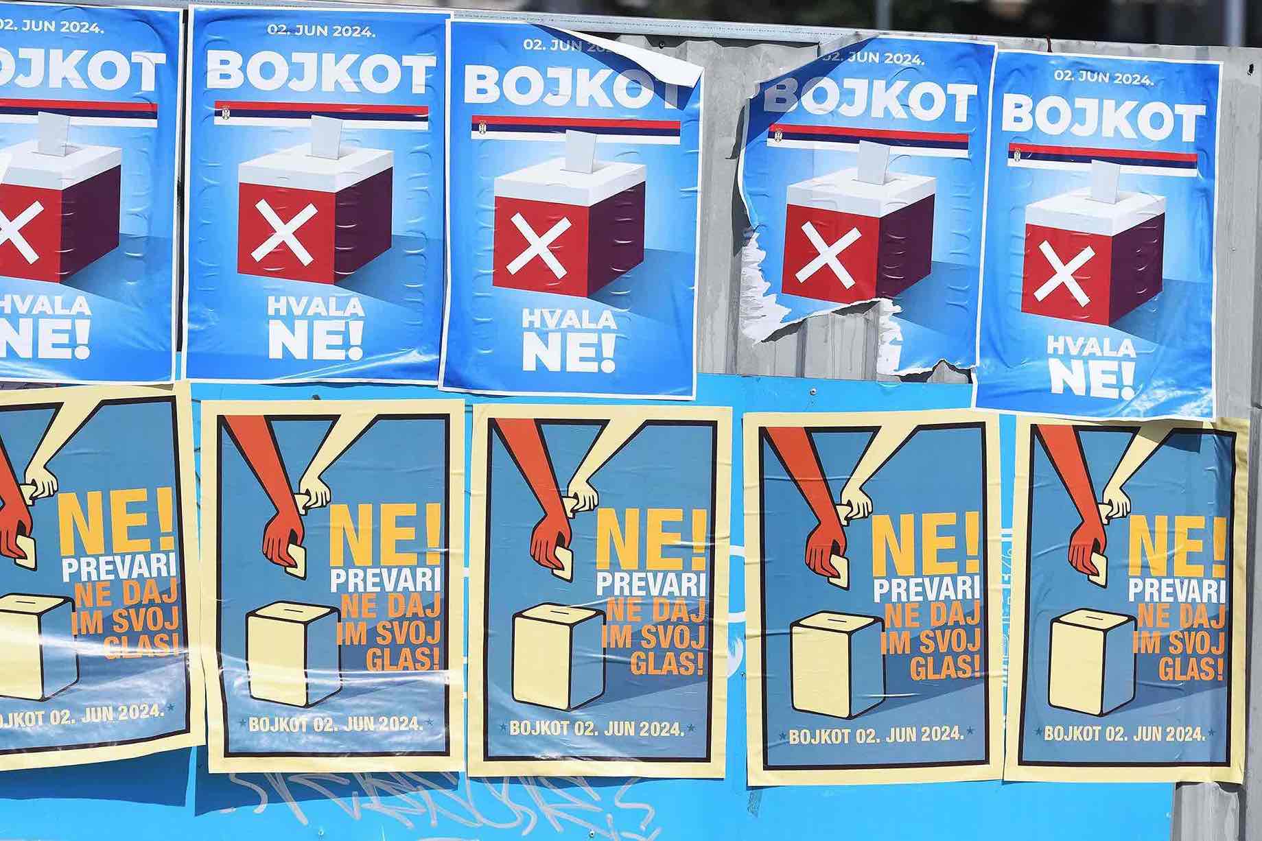 Plakati koji pozivaju da se ne izadje na izbore izlepljeni su u Novom Sadu/ Bojkot