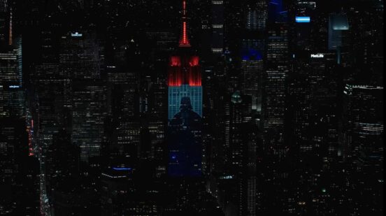 Dart Vejder na Empajer stejt bildingu/ Star Wars Empire State Building Takeover